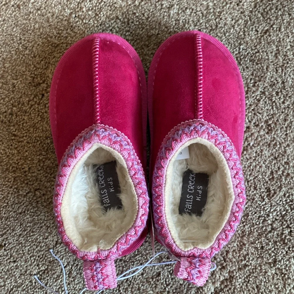NWT Falls Creek Girls Pink Moccasins. Slip on slipper shoe. Little Girls 9 & 10